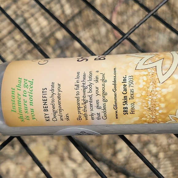 Glimmer Goddess organic shimmering body lotion - Picture 2 of 4